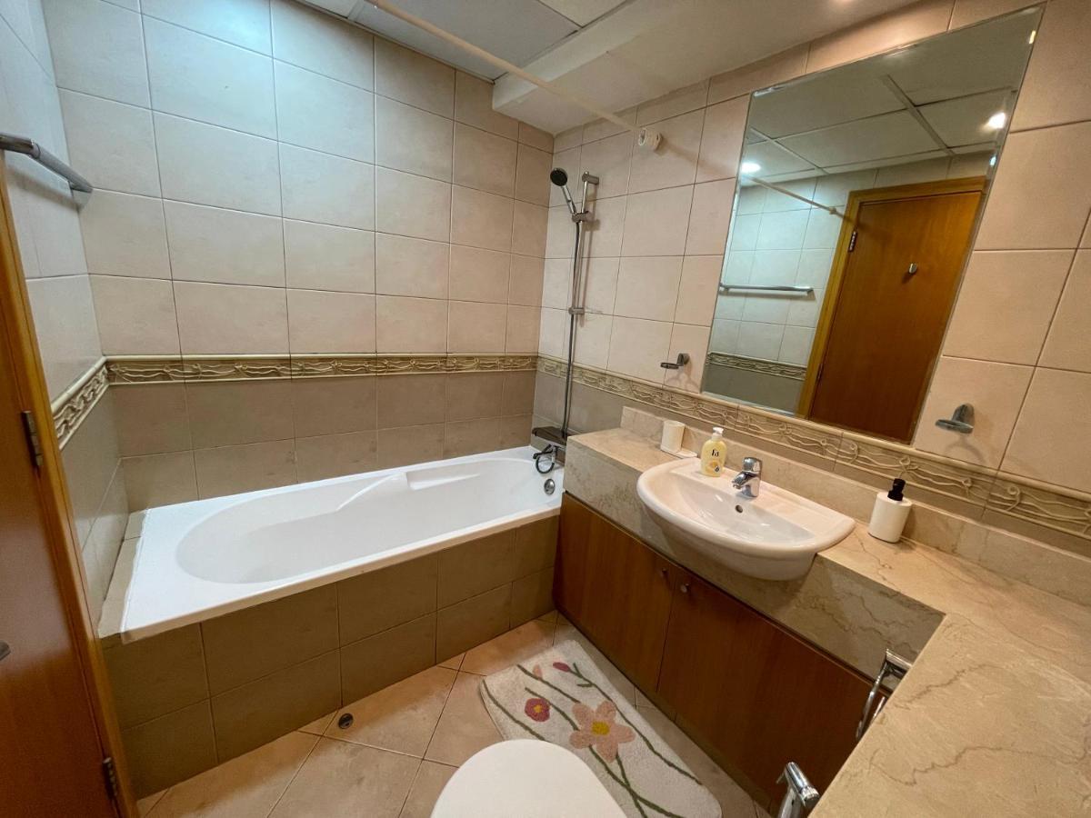 Metro Premium Location Spacious 2 Bedroom Apartment Right Next To The Metro Дубай Екстер'єр фото